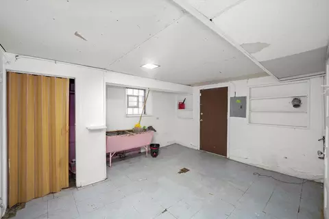 5950 S Artesian Ave, Chicago, IL 60629 photo 27