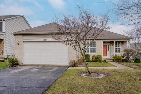 1671 Vista Lake Dr, Antioch, IL 60002