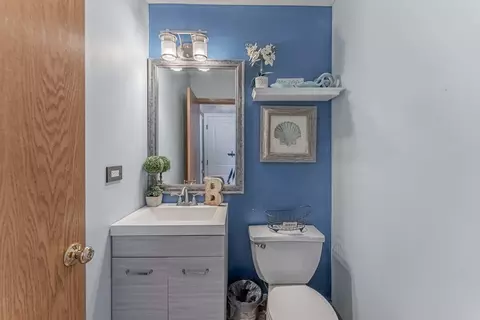 Bath - 1907 Long Ridge Ct, Plainfield, IL 60586 photo 1 of 3