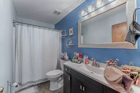 Bath - 1907 Long Ridge Ct, Plainfield, IL 60586 photo 2 of 3