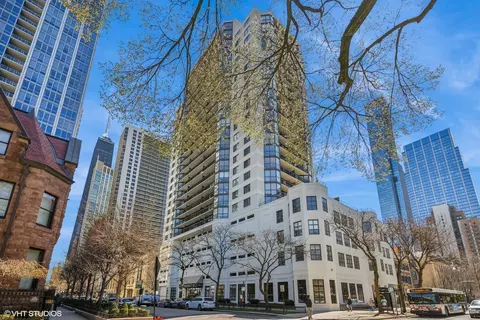 33 W Delaware Pl #13G, Chicago, IL 60610