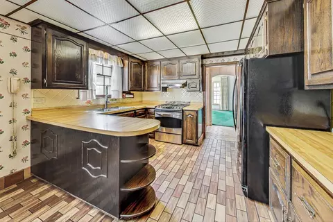 Kitchen - 8122 Edgewater Rd, North Riverside, IL 60546 photo 3 of 4