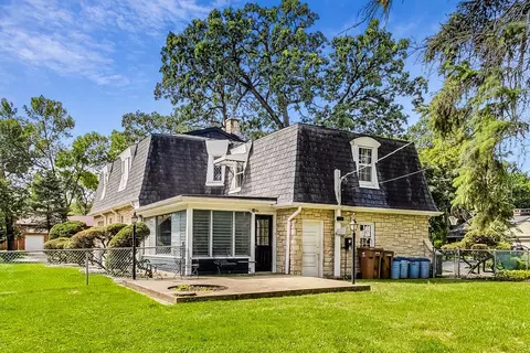 Exterior - 8122 Edgewater Rd, North Riverside, IL 60546 photo 8 of 15