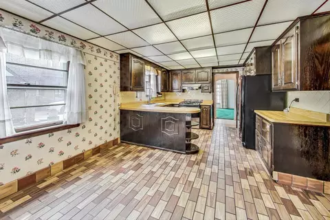 Kitchen - 8122 Edgewater Rd, North Riverside, IL 60546 photo 4 of 4