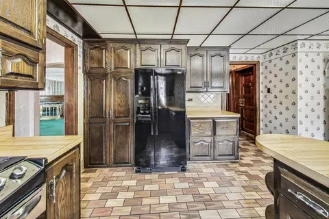 Kitchen - 8122 Edgewater Rd, North Riverside, IL 60546 photo 2 of 4