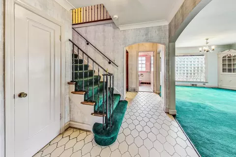 Entry Way - 8122 Edgewater Rd, North Riverside, IL 60546 photo 1 of 5