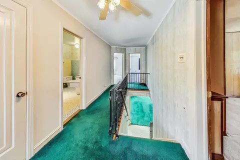 Entry Way - 8122 Edgewater Rd, North Riverside, IL 60546 photo 4 of 5