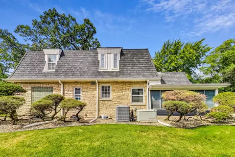 Exterior - 8122 Edgewater Rd, North Riverside, IL 60546 photo 6 of 15