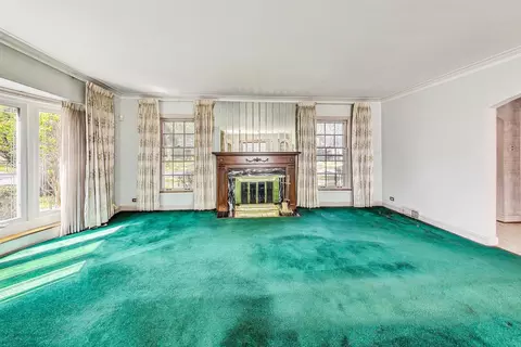 Living - 8122 Edgewater Rd, North Riverside, IL 60546 photo 3 of 6