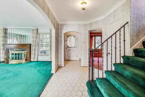 Entry Way - 8122 Edgewater Rd, North Riverside, IL 60546 photo 2 of 5
