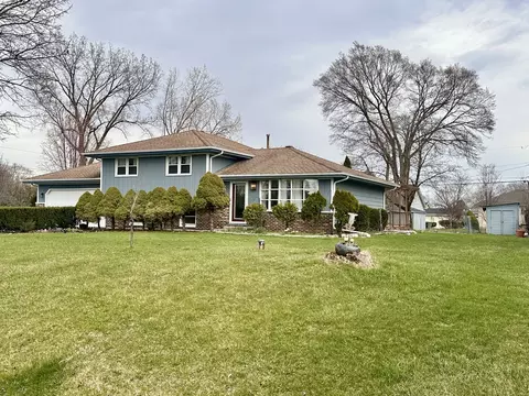 1 N125 Fanchon St, Carol Stream, IL 60188