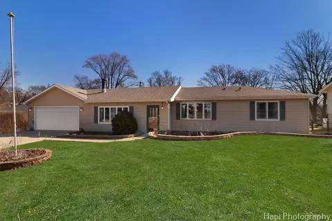 2 N125 Linda Ln, Carol Stream, IL 60188