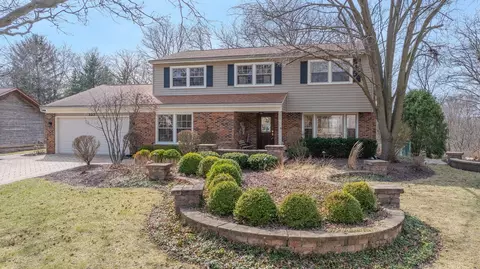 222 Warwick Dr, Naperville, IL 60565