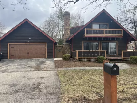 1302 Clayton Marsh Dr, Lake In The Hills, IL 60156