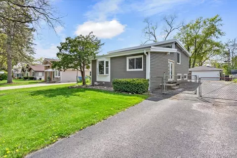 376 Mission Ave, Villa Park, IL 60181