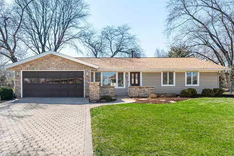 814 Stamford Ct, Schaumburg, IL 60193