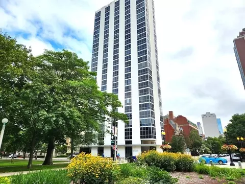 1555 N Dearborn Pkwy #25AB, Chicago, IL 60610