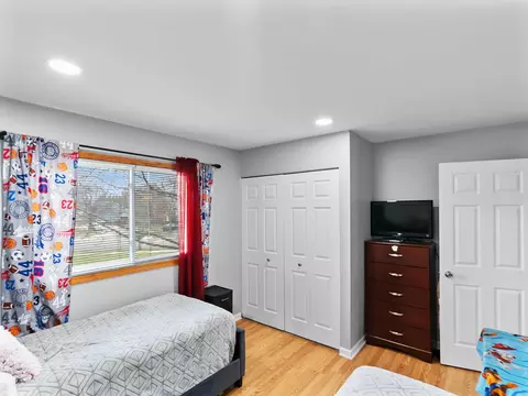 Bedroom - 1660 Sheffield Ct, Aurora, IL 60504 photo 4 of 6