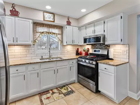 Kitchen - 1660 Sheffield Ct, Aurora, IL 60504 photo 1 of 3