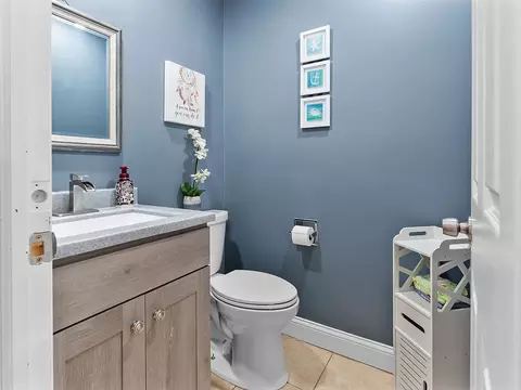 Bath - 1660 Sheffield Ct, Aurora, IL 60504 photo 1 of 2