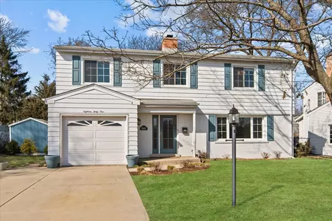 1861 Winnetka Ave, Northfield, IL 60093