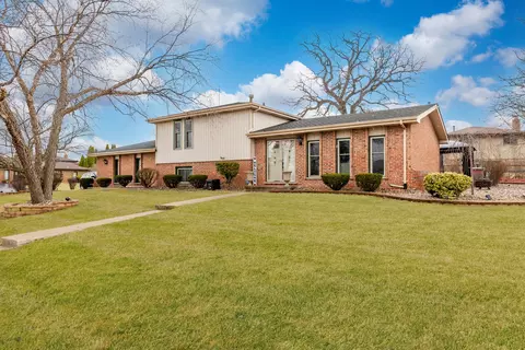 3513 Dale Dr, Crete, IL 60417