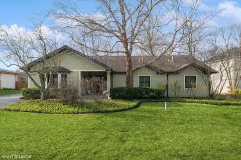 3739 Walters Ave, Northbrook, IL 60062