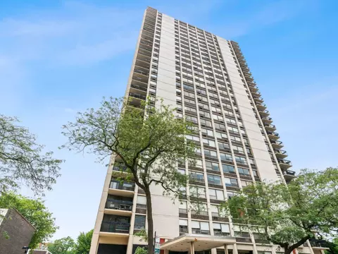 1355 N Sandburg Ter #906D, Chicago, IL 60610