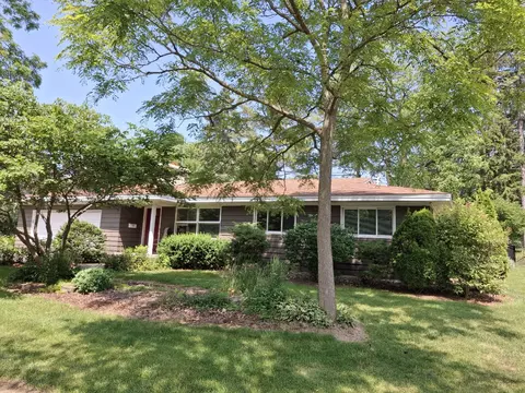 121 N Parkside Ave, Glen Ellyn, IL 60137