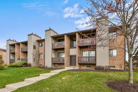 332 Sheridan Dr #1C, Willowbrook, IL 60527