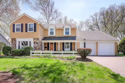 416 E Bauer Rd, Naperville, IL 60563