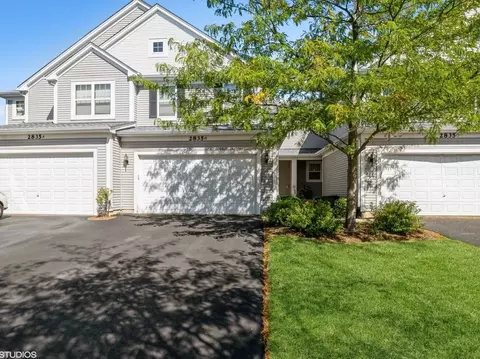 2835 Cattail Ct #B, Wauconda, IL 60084