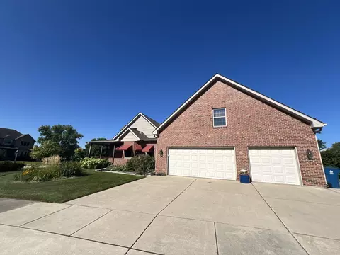 Exterior - 1802 Jared Dr, Crest Hill, IL 60403 photo 5 of 10