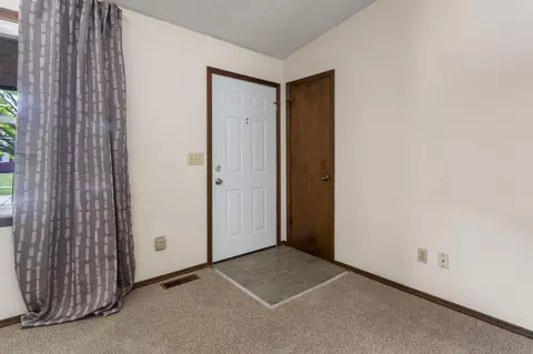 2608 Hathaway Dr, Champaign, IL 61821 photo 4