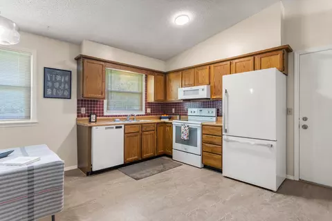 2608 Hathaway Dr, Champaign, IL 61821 photo 7