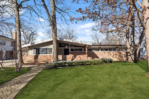 1434 Woodridge Ct, Deerfield, IL 60015