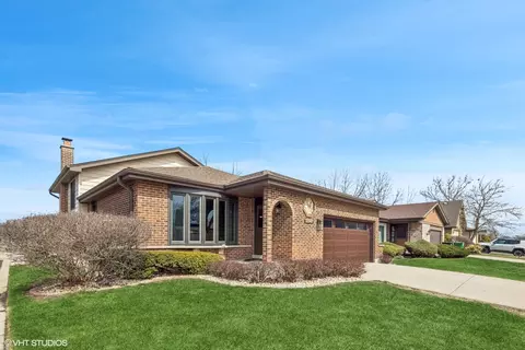 10542 Camelot St, Westchester, IL 60154