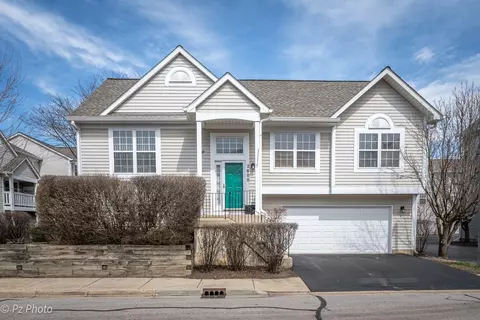 2800 Shelly Ln, Aurora, IL 60504