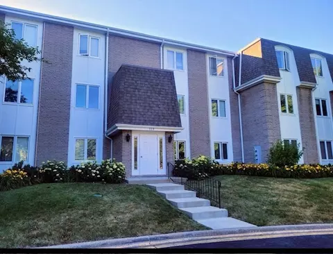 113 E Winchester Rd #C, Libertyville, IL 60048