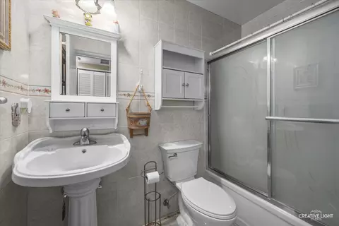 Bath - 145 Heathgate Rd, Montgomery, IL 60538 photo 1 of 1