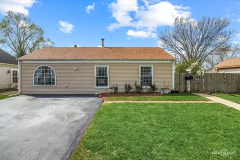 145 Heathgate Rd, Montgomery, IL 60538