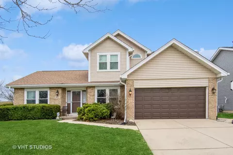 430 Cimarron Dr W, Aurora, IL 60504