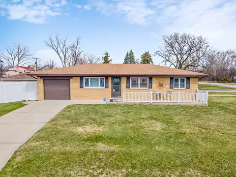 4 N210 5th Ave, Addison, IL 60101