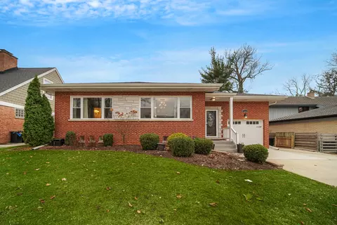 414 S I-oka Ave, Mount Prospect, IL 60056