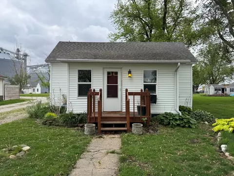 206 E Main, Royal, IL 61871