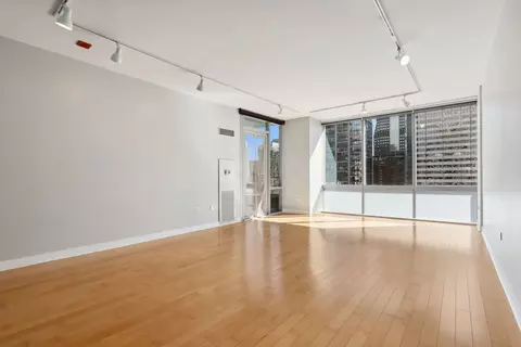 Living - 8 E Randolph St #2703, Chicago, IL 60601 photo 2 of 4