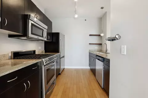 Kitchen - 8 E Randolph St #2703, Chicago, IL 60601 photo 4 of 4