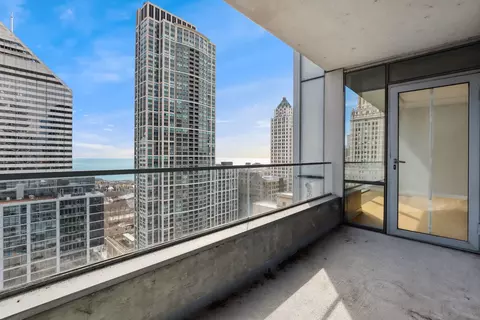 Exterior - 8 E Randolph St #2703, Chicago, IL 60601 photo 2 of 2