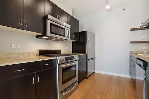 Kitchen - 8 E Randolph St #2703, Chicago, IL 60601 photo 1 of 4