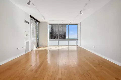 Living - 8 E Randolph St #2703, Chicago, IL 60601 photo 3 of 4
